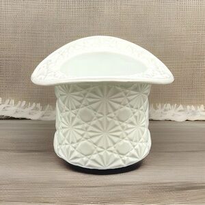 Vintage 1960's Fenton Daisy & Button Milk Glass Top Hat Planter Vase 3.25”H